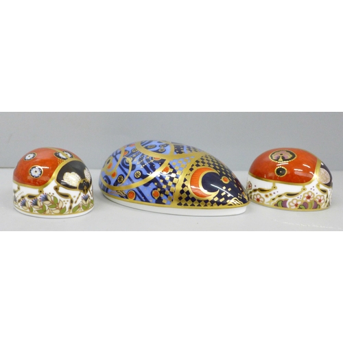 2065 - Three Royal Crown Derby paperweights; two ladybirds, six spots and two spots and a computer mouse, a... 