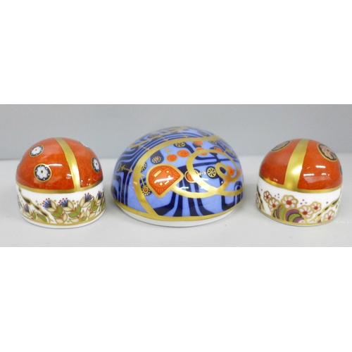 2065 - Three Royal Crown Derby paperweights; two ladybirds, six spots and two spots and a computer mouse, a... 