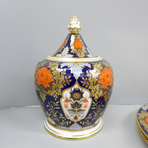 2070 - A Hamilton Imari ginger jar and two Hamilton Imari plates