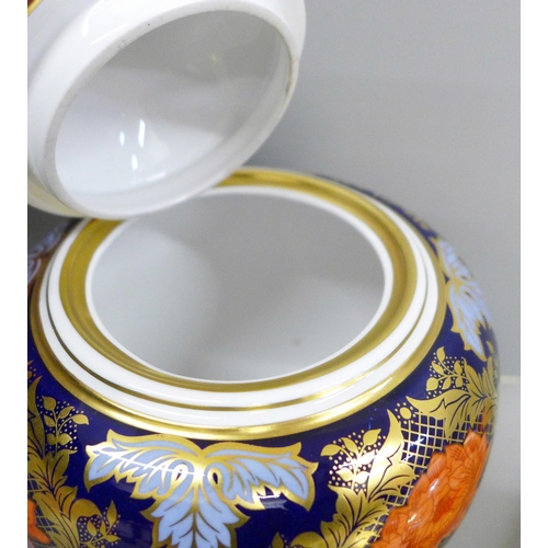 2070 - A Hamilton Imari ginger jar and two Hamilton Imari plates