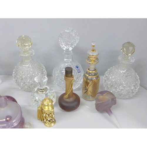 2080 - A large collection of scent bottles **PLEASE NOTE THIS LOT IS NOT ELIGIBLE FOR IN-HOUSE POSTING AND ... 