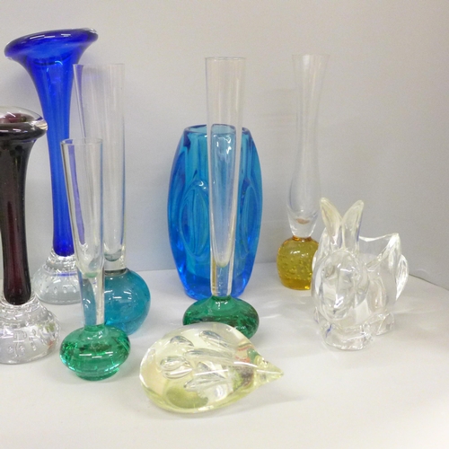 2085 - A collection of studio glass including bud vases **PLEASE NOTE THIS LOT IS NOT ELIGIBLE FOR IN-HOUSE... 