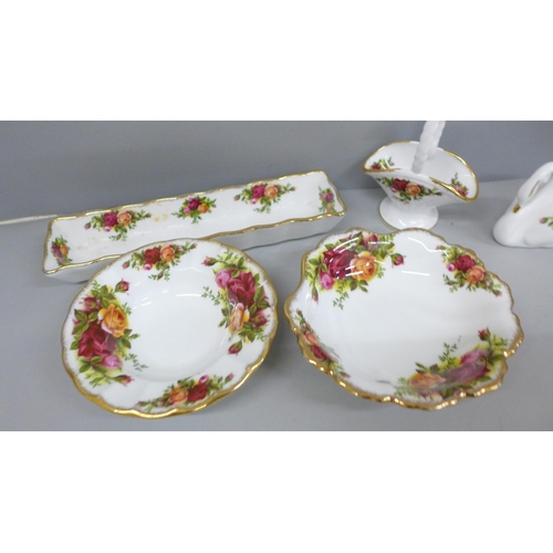 2099 - A collection of Royal Albert Country Roses; a rectangular dish, a shell shaped dish and round dish, ... 