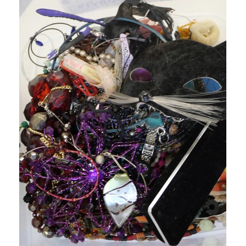 2136 - A large collection of vintage costume jewellery