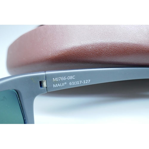 2137 - A pair of Maui Jim sunglasses in original case