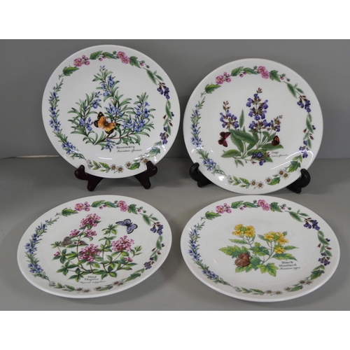 2276 - Collectors plates including Royal Worcester and Royal Albert **PLEASE NOTE THIS LOT IS NOT ELIGIBLE ... 