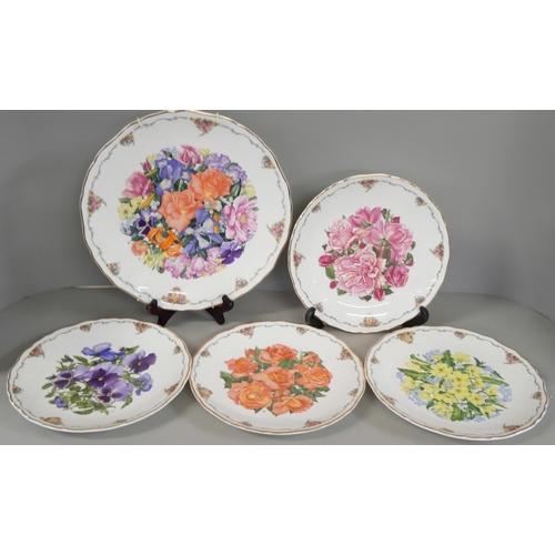 2276 - Collectors plates including Royal Worcester and Royal Albert **PLEASE NOTE THIS LOT IS NOT ELIGIBLE ... 