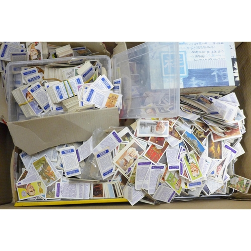 2320 - A large quantity of tea and cigarette cards