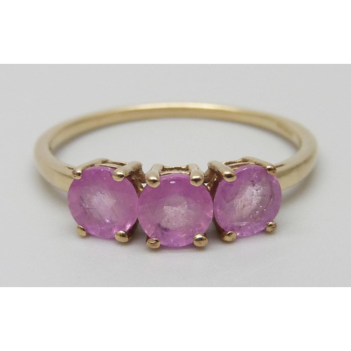 7012 - A 9ct gold and pink stone ring, 1.8g, S