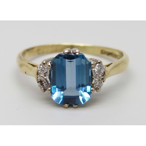 7021 - An 18ct gold, blue topaz and diamond ring, 3g, N