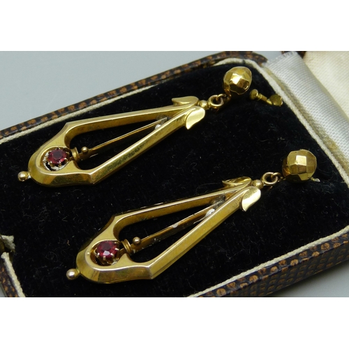 7023 - A pair of Victorian style 9ct gold drop earrings, 3.7g