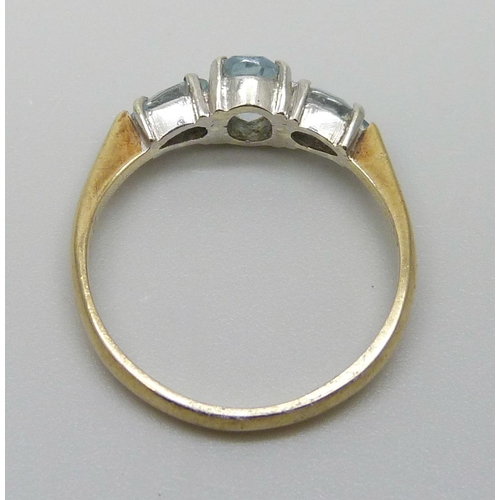 7025 - A 9ct gold and blue stone ring, 1.8g, L