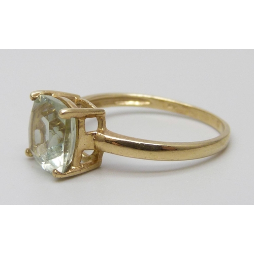 7037 - A 9ct gold and blue stone ring, 1.9g, M