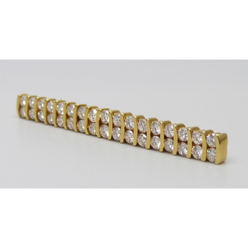 7043 - An 18ct gold double row diamond bar brooch/pin, diamonds 34 x 0.07ct, estimated total weight 2.50 ca... 