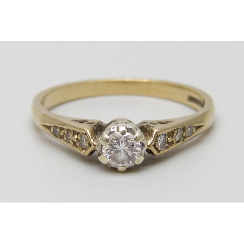 7046 - A 9ct gold and diamond ring, 1.8g, L/M