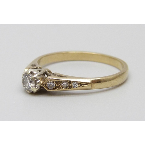 7046 - A 9ct gold and diamond ring, 1.8g, L/M