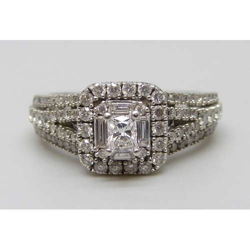 7054 - An 18ct white gold vari-cut diamond cluster ring, total diamond weight 1.00 carat stamped to band, 4... 