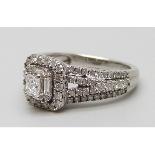 7054 - An 18ct white gold vari-cut diamond cluster ring, total diamond weight 1.00 carat stamped to band, 4... 