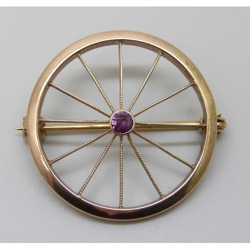 7058 - A 9ct gold brooch set with a pink stone, 1.8g, 24mm