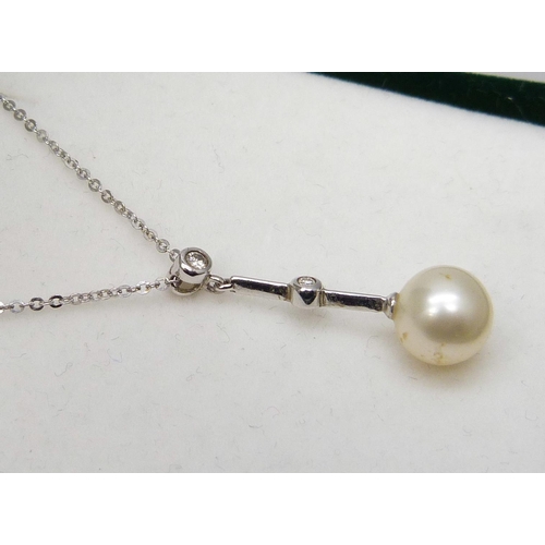 7060 - A 9ct white gold, diamond and pearl pendant on a fine 9ct white gold chain, 2.1g, chain 42cm