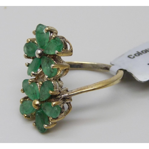 7071 - A silver gilt double cluster emerald ring, J