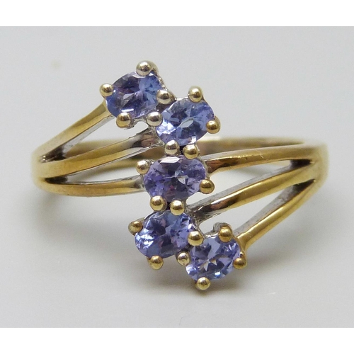 7072 - A silver gilt five stone tanzanite dress ring, Q