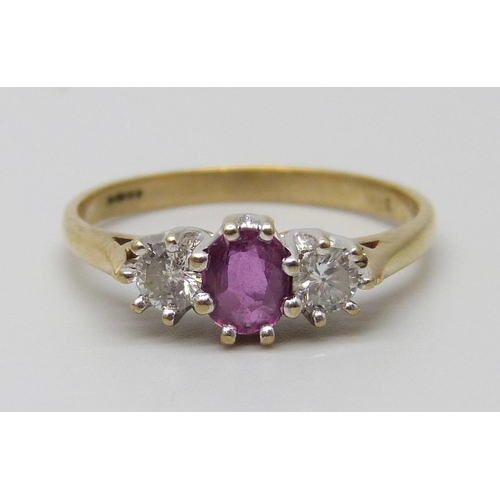 7073 - A 9ct gold, amethyst and diamond trilogy ring, 1.7g, N