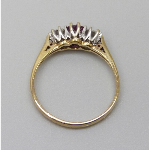 7073 - A 9ct gold, amethyst and diamond trilogy ring, 1.7g, N