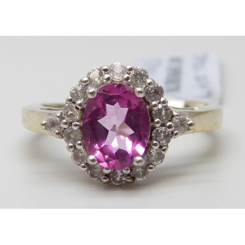 7074 - A silver gilt mystic pink topaz and white topaz cluster ring, U