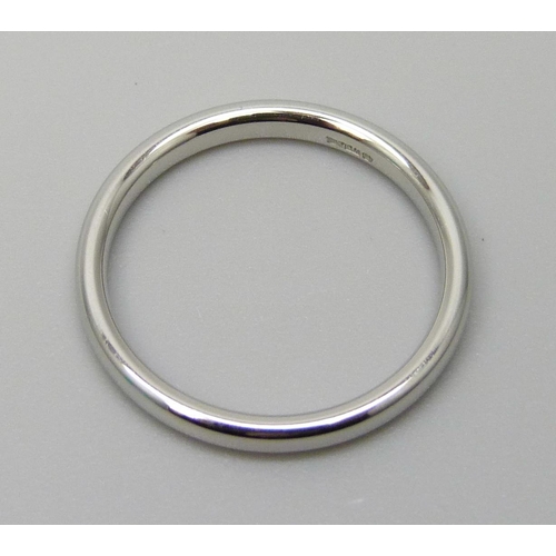 7078 - A platinum band ring, 3.1g, K, 2mm