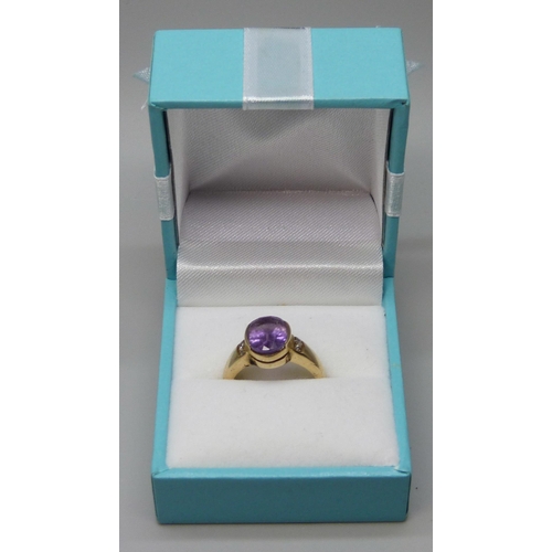 7079 - A 14kt gold, amethyst and diamond ring, 4.6g, N