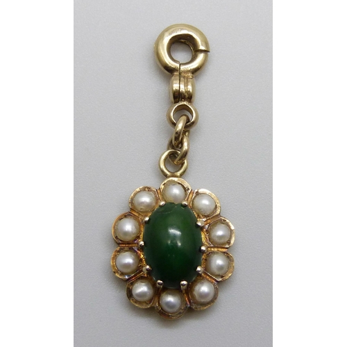 7085 - A yellow metal, green stone and pearl pendant, 3.4g