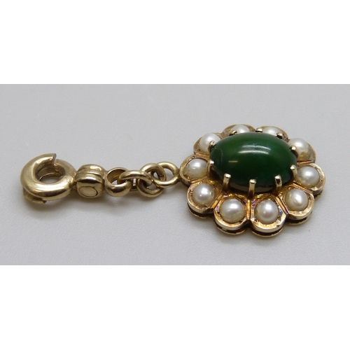 7085 - A yellow metal, green stone and pearl pendant, 3.4g