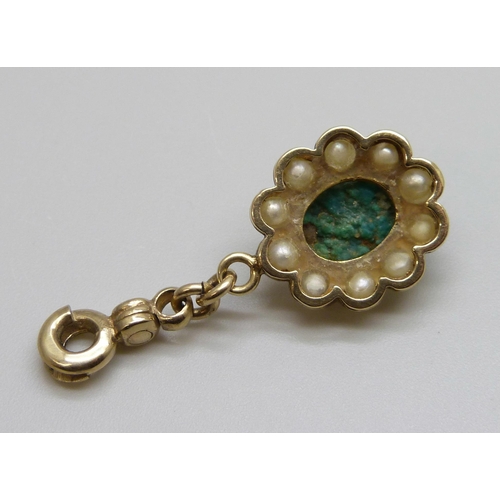 7085 - A yellow metal, green stone and pearl pendant, 3.4g