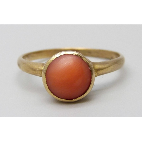 7090 - A vintage yellow metal coral set ring, 2.5g, O