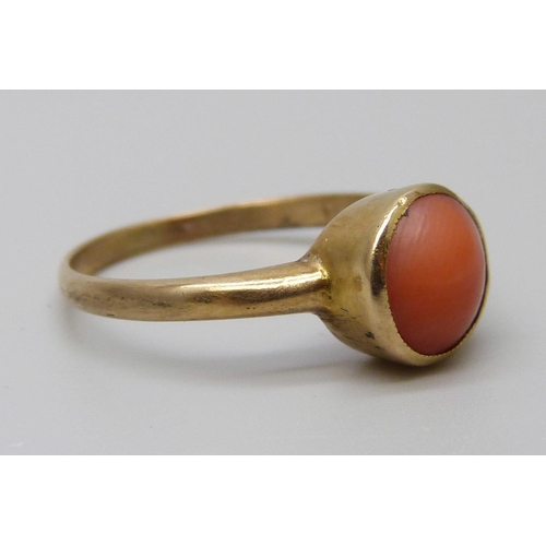 7090 - A vintage yellow metal coral set ring, 2.5g, O