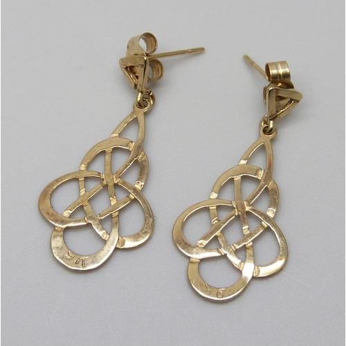 7096 - A pair of 9ct gold earrings, 1g