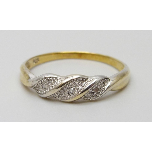 7101 - A silver gilt three stone diamond ring, P