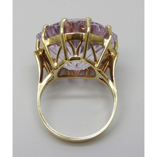 7102 - A large 14ct gold Rose de France amethyst cocktail ring, marked 585, 12.4g, R