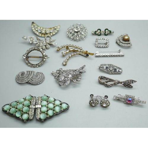 7112 - A collection of silver and paste jewellery, etc.