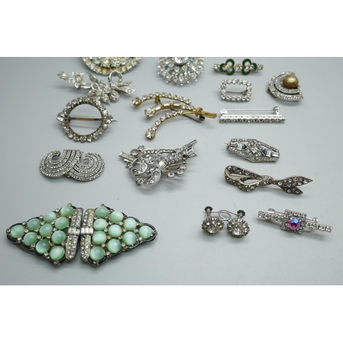 7112 - A collection of silver and paste jewellery, etc.