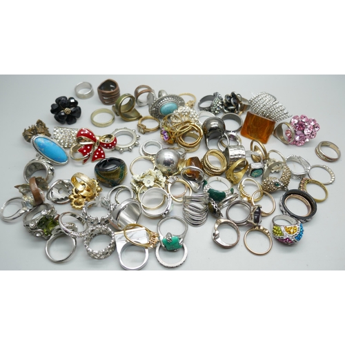 7120 - Eighty-five costume rings