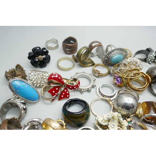 7120 - Eighty-five costume rings