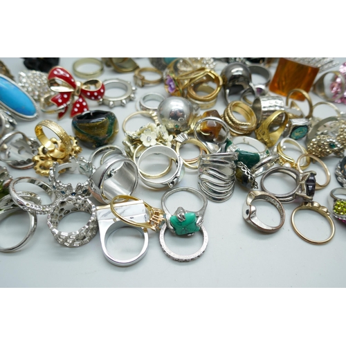 7120 - Eighty-five costume rings