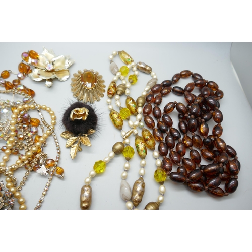 7122 - A collection of amber and other bead jewellery