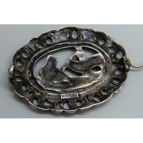 7170 - A Norwegian .830 silver brooch by Nils Og Blamann, 16g, 5.4cm