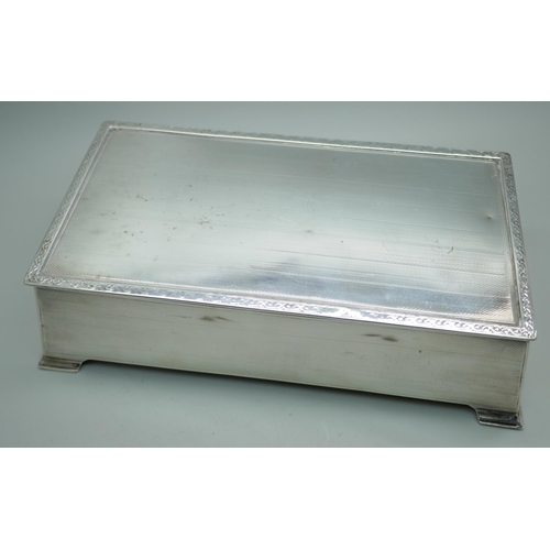 7271 - An Art Deco silver cigarette box, Birmingham 1929, inner case bears inscription, total weight 710g