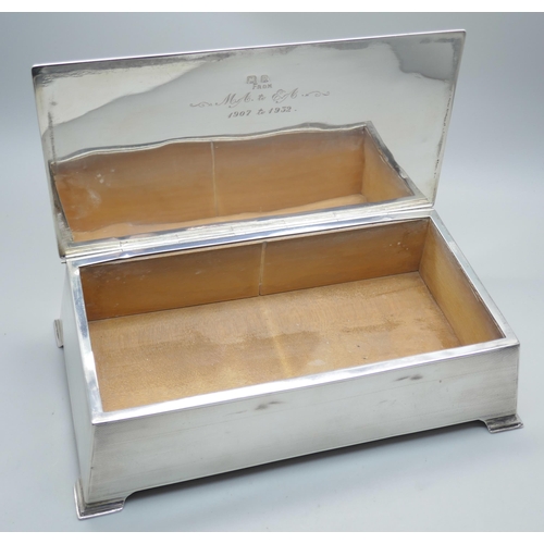 7271 - An Art Deco silver cigarette box, Birmingham 1929, inner case bears inscription, total weight 710g