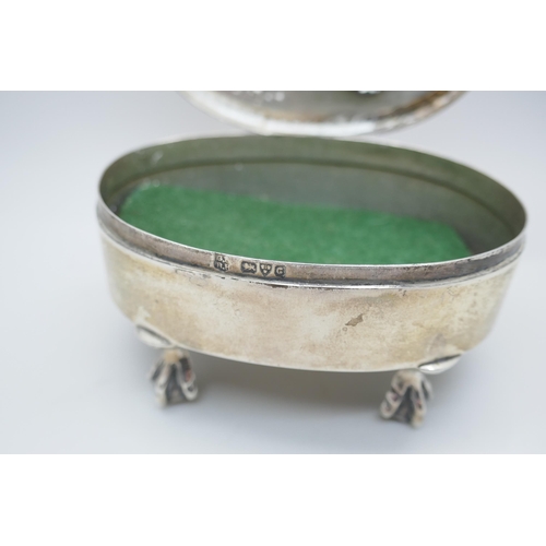 7275 - A silver jewellery box, embossed lid, Chester 1903, 104g, 9cm wide