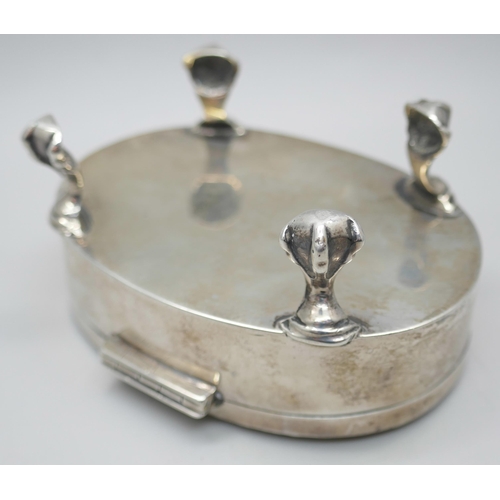 7275 - A silver jewellery box, embossed lid, Chester 1903, 104g, 9cm wide